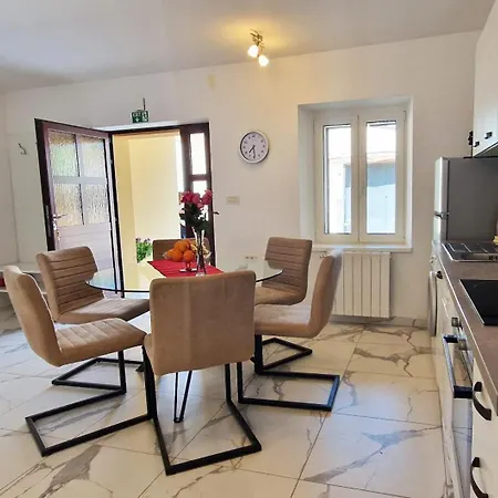 Beautiful Casa Romito With Pool In Villa *