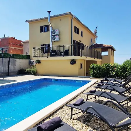 Beautiful Casa Romito With Pool In Kaštelir