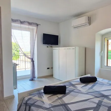 Beautiful Casa Romito With Pool In Villa