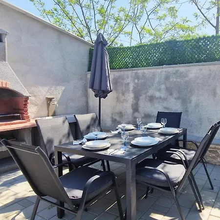 Beautiful Casa Romito With Pool In Kastelir
